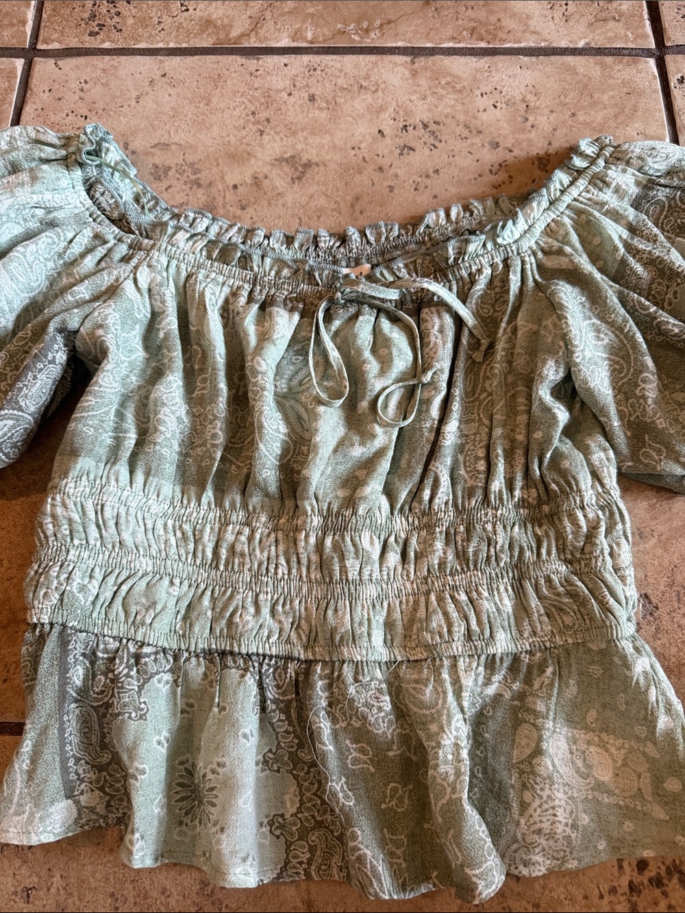 FRANCESCAS Light Sage Green Off-Shoulder Paisley Peplum Top